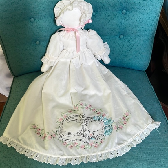 White Rag Doll w/ Sleeping Cat cross stitched dress, Bonnet, ruffled eyelet trim - Picture 2 of 7